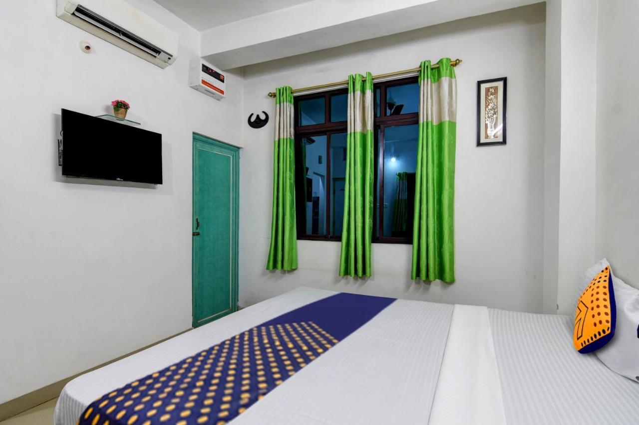 Spot On Ray Palace Hotell Puri Eksteriør bilde